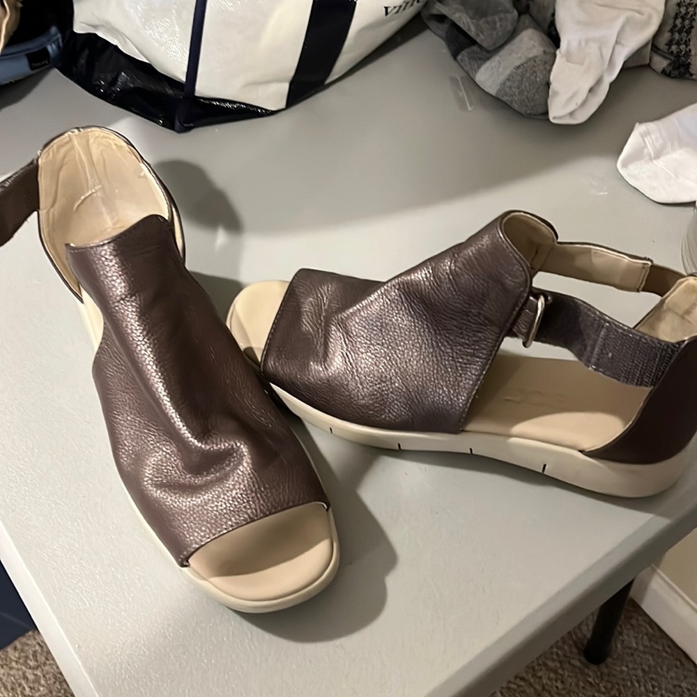 Gray sandal by Flexx like new